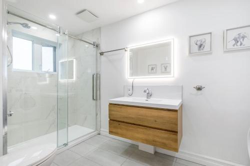 2 bedroom, subway, free parking. in Longueuil (QC)