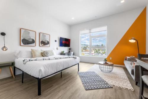 Chic Studio, Walk to Downtown With Skyline Views, Los Angeles