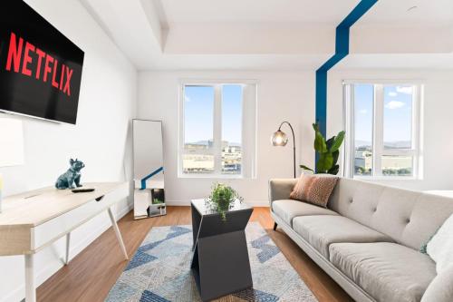 Chic Studio with Stunning DTLA Views, Walk to Metro, Los Angeles