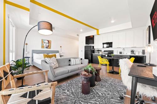Stylish Studio with Sweeping City Views in DTLA