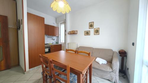  Hostdomus - La casina di Monica in Loano