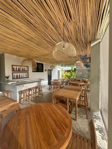 Étterem, Kaia Beach Lodge en Cosón (Kaia Beach Lodge en Coson) in Coson Vízpart