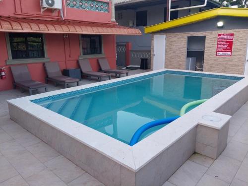 Le Chateau - Hummingbird Apartment in Bakhen