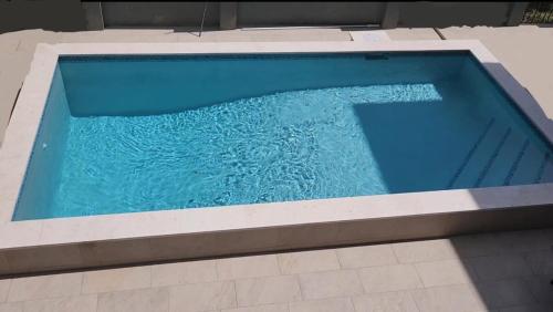 Swimming pool, Le Chateau - Hummingbird Apartment in Bakhen