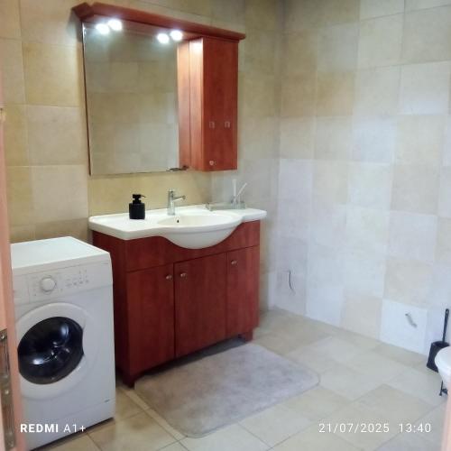 2 Bedroom Apartment with large garden in Safed