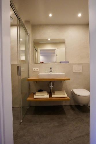 One-Bedroom Apartment Top 21