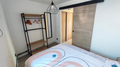 L'Escale Zen # Parking - WIFI Fibre - Au Calme in Challes-les-Eaux