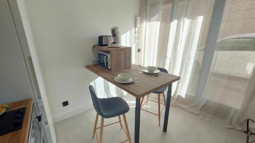 L'Escale Zen # Parking - WIFI Fibre - Au Calme in Challes-les-Eaux