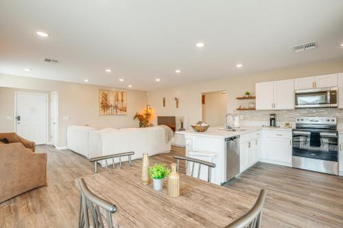 Tee Off and Soak in Mtn Views Arizona Desert Oasis! in วิคเกนเบิร์ค