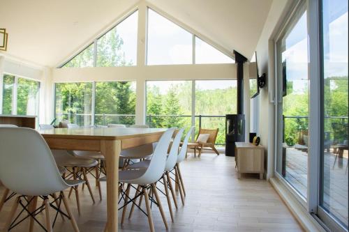 Chalet L'Estuaire, River View, Spa in Les Éboulements (QC)