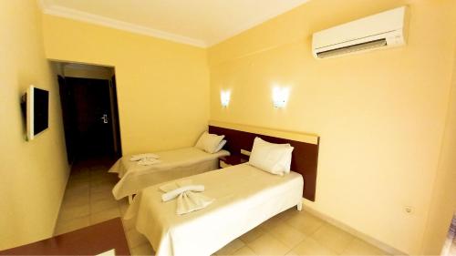 Standard Double or Twin Room image 3
