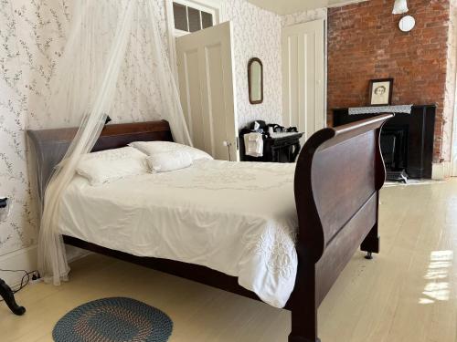 Manoir Hamilton in New Carlisle