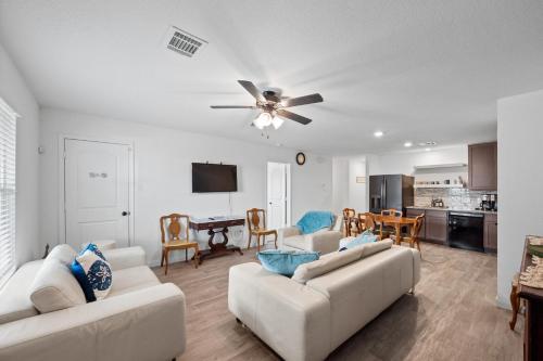 Lake Conroe Family Home | BBQ and Boat Ramp in Willis