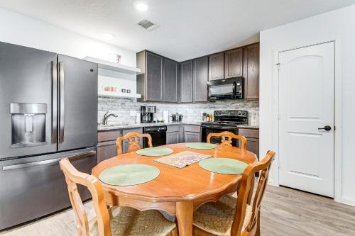 Lake Conroe Family Home | BBQ and Boat Ramp in Willis