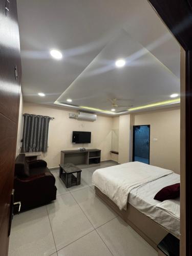 Hotel SRI DEEPTHI LODGE in Adoni