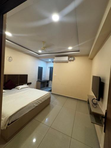 Hotel SRI DEEPTHI LODGE in Adoni