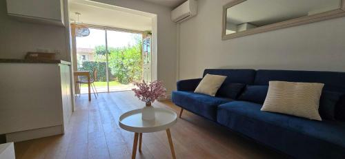 Apartment with garden at the foot of the harbor, Cogolin