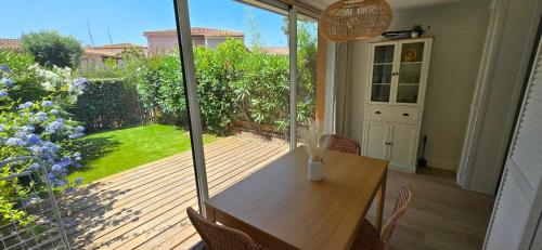 Apartment with garden at the foot of the harbor in Cogolin