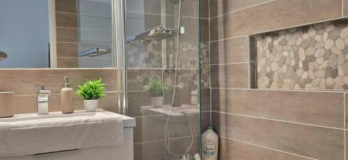 Apartment with garden at the foot of the harbor in Cogolin