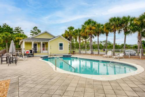 2 Mi to Carrabelle Beach Home with Yard and Porch in Carrabelle