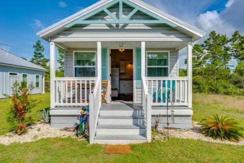 2 Mi to Carrabelle Beach Home with Yard and Porch in Carrabelle