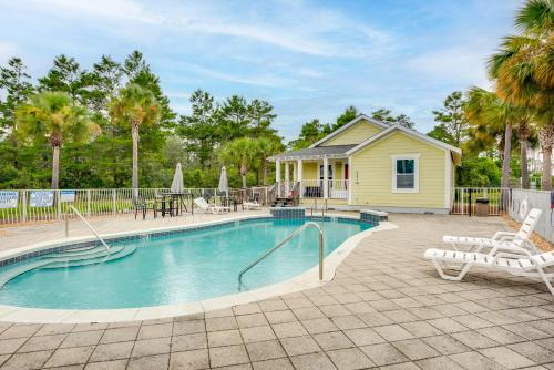 2 Mi to Carrabelle Beach Home with Yard and Porch in Carrabelle