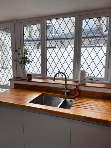 Quiet 3-Bed Retreat Walk to Pubs, Shops & Trails in Guisborough