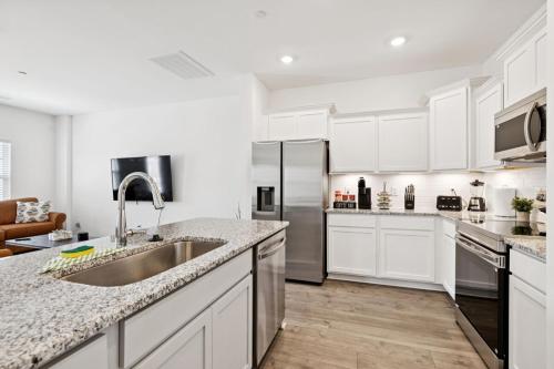 Beautiful and SUPER comfy home! in Springhila (TN)