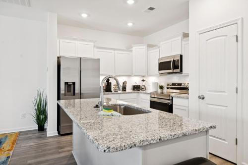 Beautiful and SUPER comfy home! in Springhila (TN)