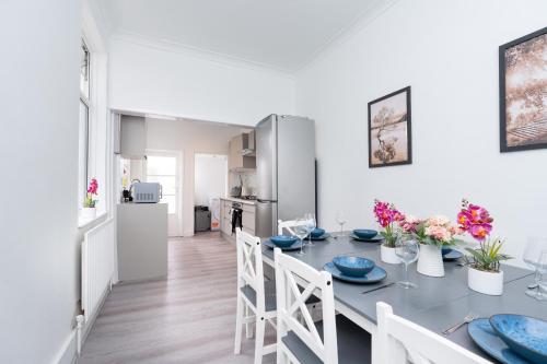 Five-Bedroom Apartment image 10