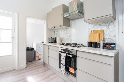 Five-Bedroom Apartment image 9