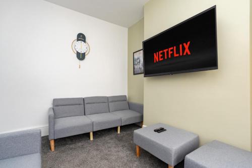 Five-Bedroom Apartment image 6