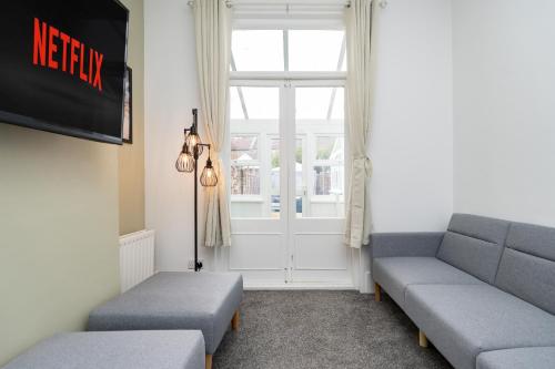 Open Mind Property - 16 Guests & Free Parking - image 3
