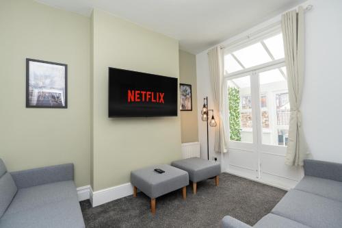 Five-Bedroom Apartment image 3