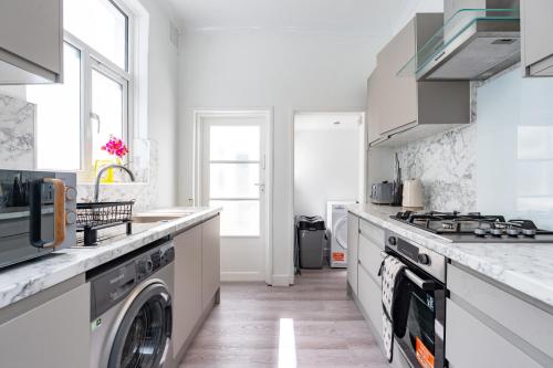 Five-Bedroom Apartment image 2