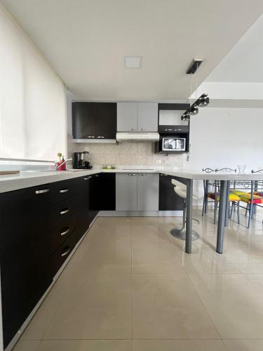 ItsaHome Apartments - Torre Van Gogh in El Giron