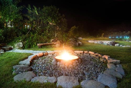 KING BED & HOT TUB in Cloud Forest Mountains with WIFI, Volcán, Panama (KING BED & HOT TUB in Cloud Forest Mountains with WIFI, Volcan, Panama) in Nueva California