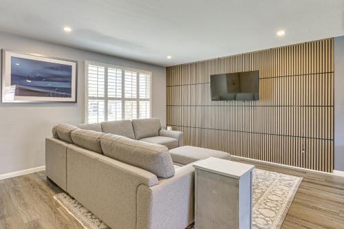 2 Mi to Old Town Townhome with Pool Access!