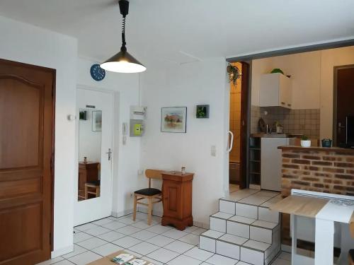 Studio cosy à Sedan avec jardin clôturé de 22 m² (Studio cosy a Sedan avec jardin cloture de 22 m²) in เซด็อง