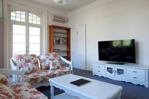 Lowena Cafe and Accommodation, Hobart