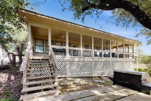 Longhorn Lake House in Canyon Lake, USA