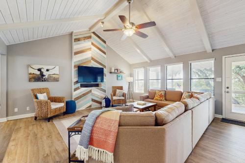 Longhorn Lake House in Canyon Lake, USA