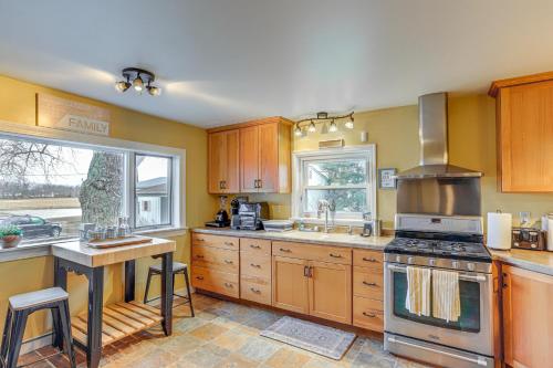 Central & Private Milan Home ~ 10 Mi to Sandusky! in Milan (Ohio)