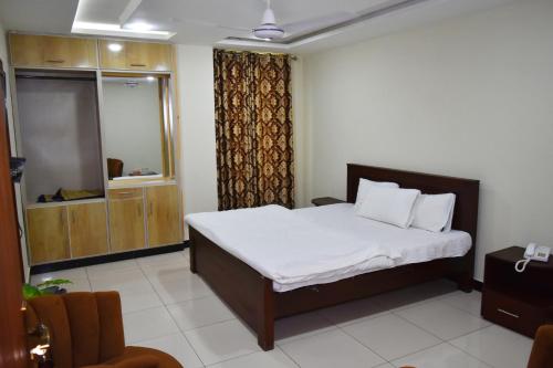 ROOST Hotel and Restaurant - image 10