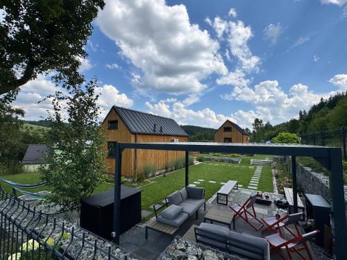 Kert, Sovanova Domki w Górach Sowich z Tarasem i Widokiem (Sovanova Domki w Gorach Sowich z Tarasem i Widokiem) in Gluszyca Gorna