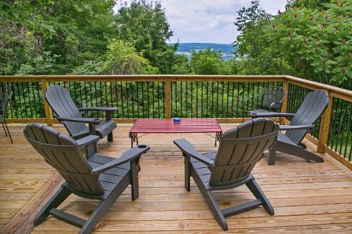 Whitetail Pines Cabin in Кеука Парк (Нью-Йорк)