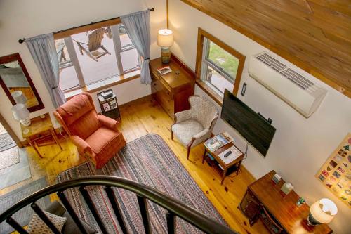 Whitetail Pines Cabin in Кеука Парк (Нью-Йорк)