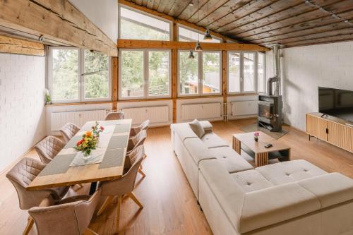 Exklusive große Ferienwohnung für 7 Personen, Parkplatz, Balkon, 3 Schlafzimmer · Bindlach