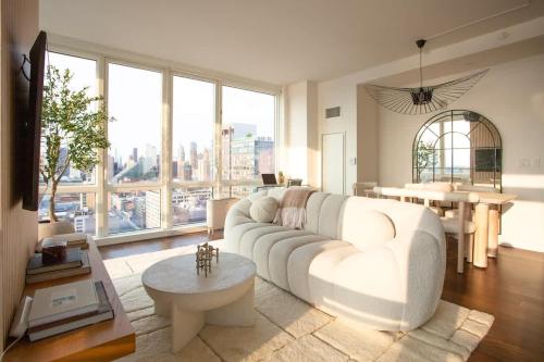 Modern Designer Stunning Hudson Views Corner Unit, New York