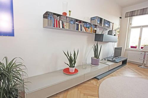 Stylish River-view Apartment - main image